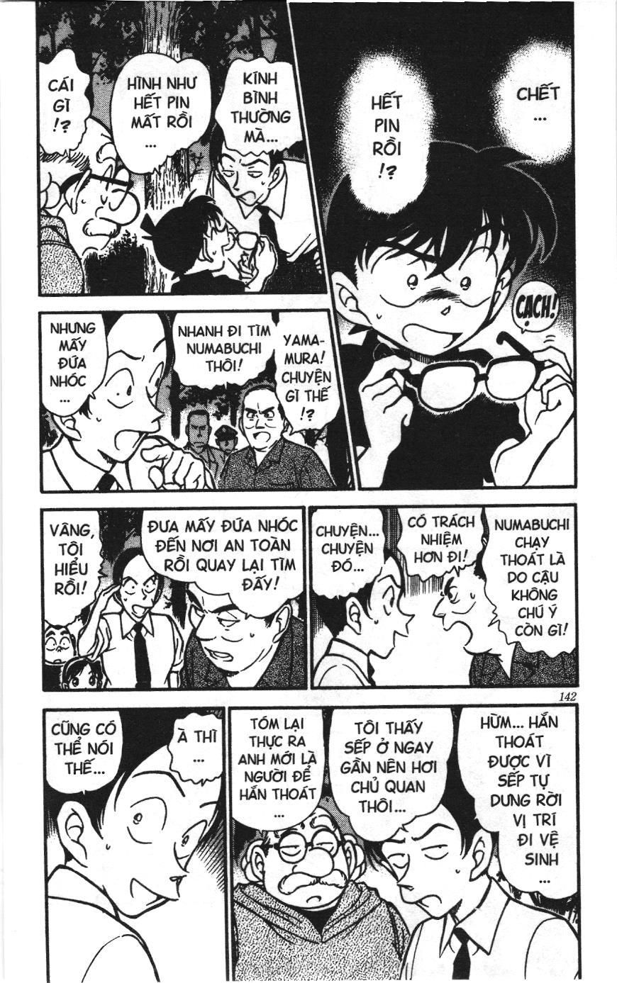 Thám tử lừng danh Conan Loạt truyện tranh Chapter 370 - Trang 4