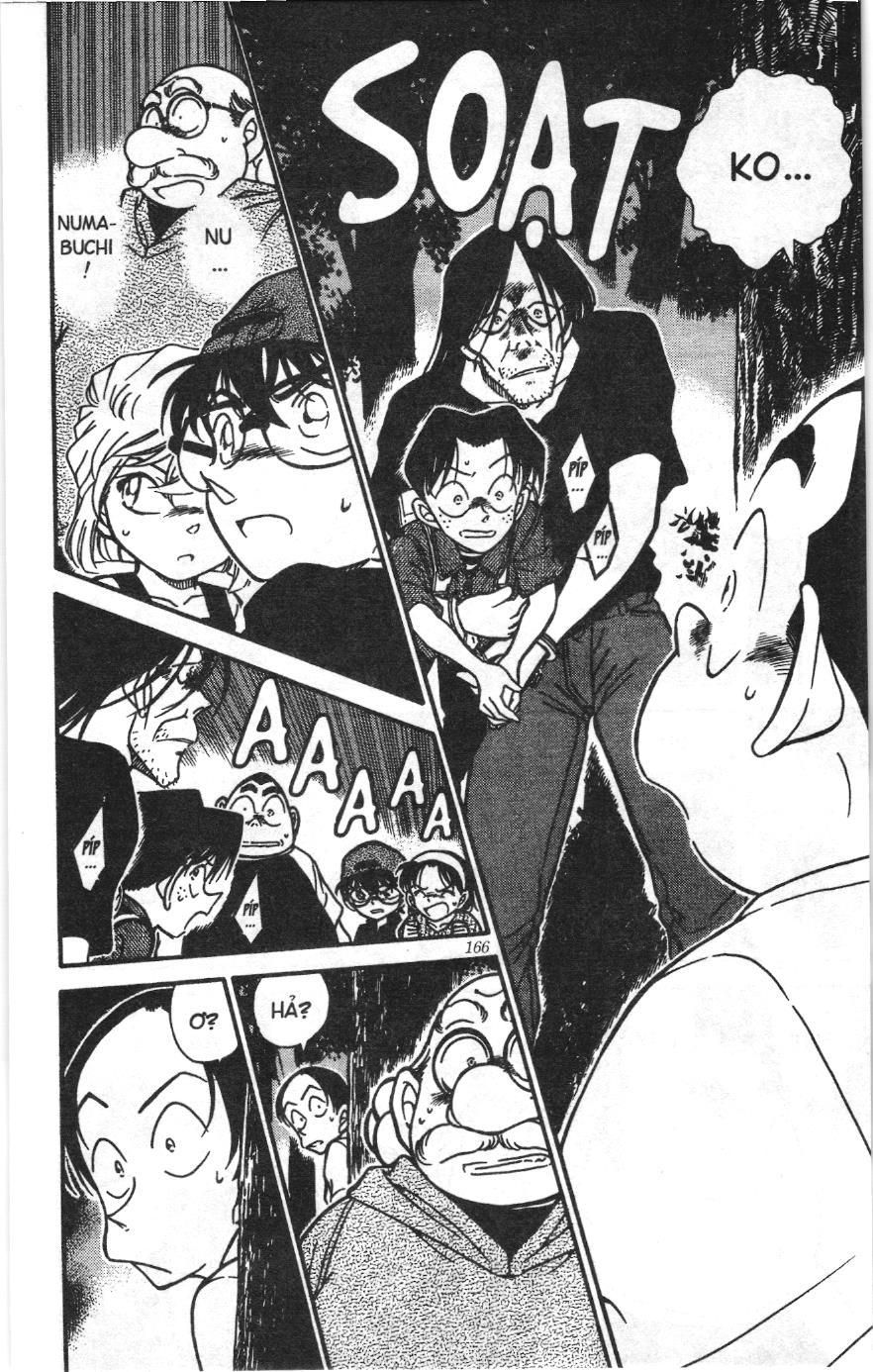 Thám tử lừng danh Conan Loạt truyện tranh Chapter 371 - Trang 12